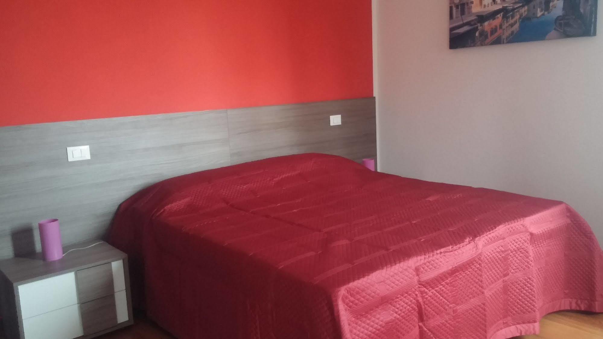 Good Wine Apartments Venice Ngoại thất bức ảnh